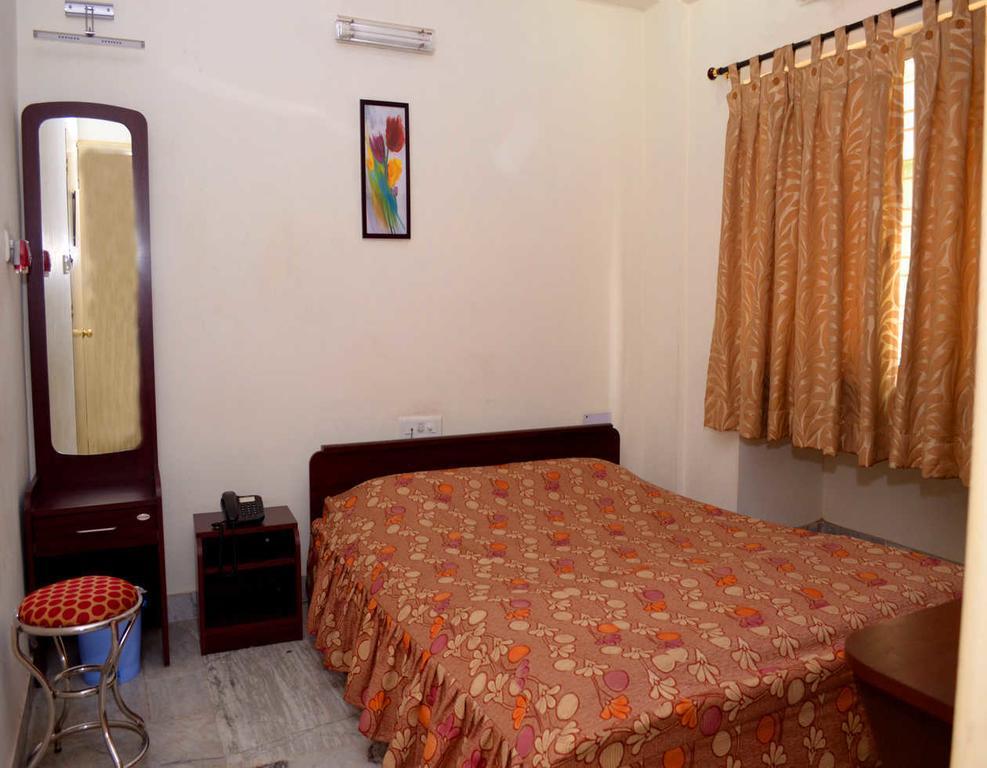 Fabexpress Harry Inn Calcutta Extérieur photo