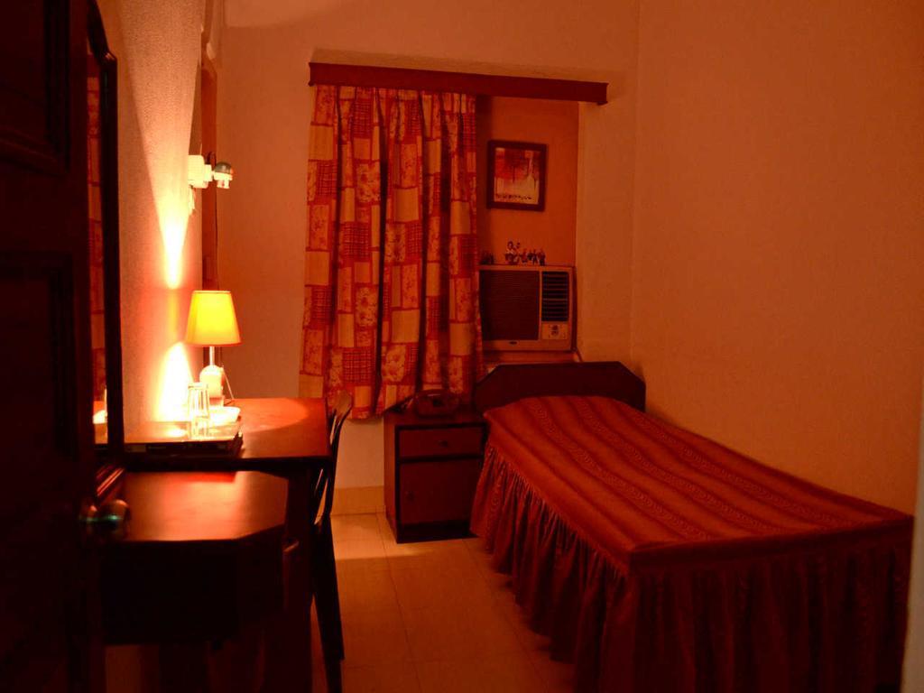 Fabexpress Harry Inn Calcutta Extérieur photo